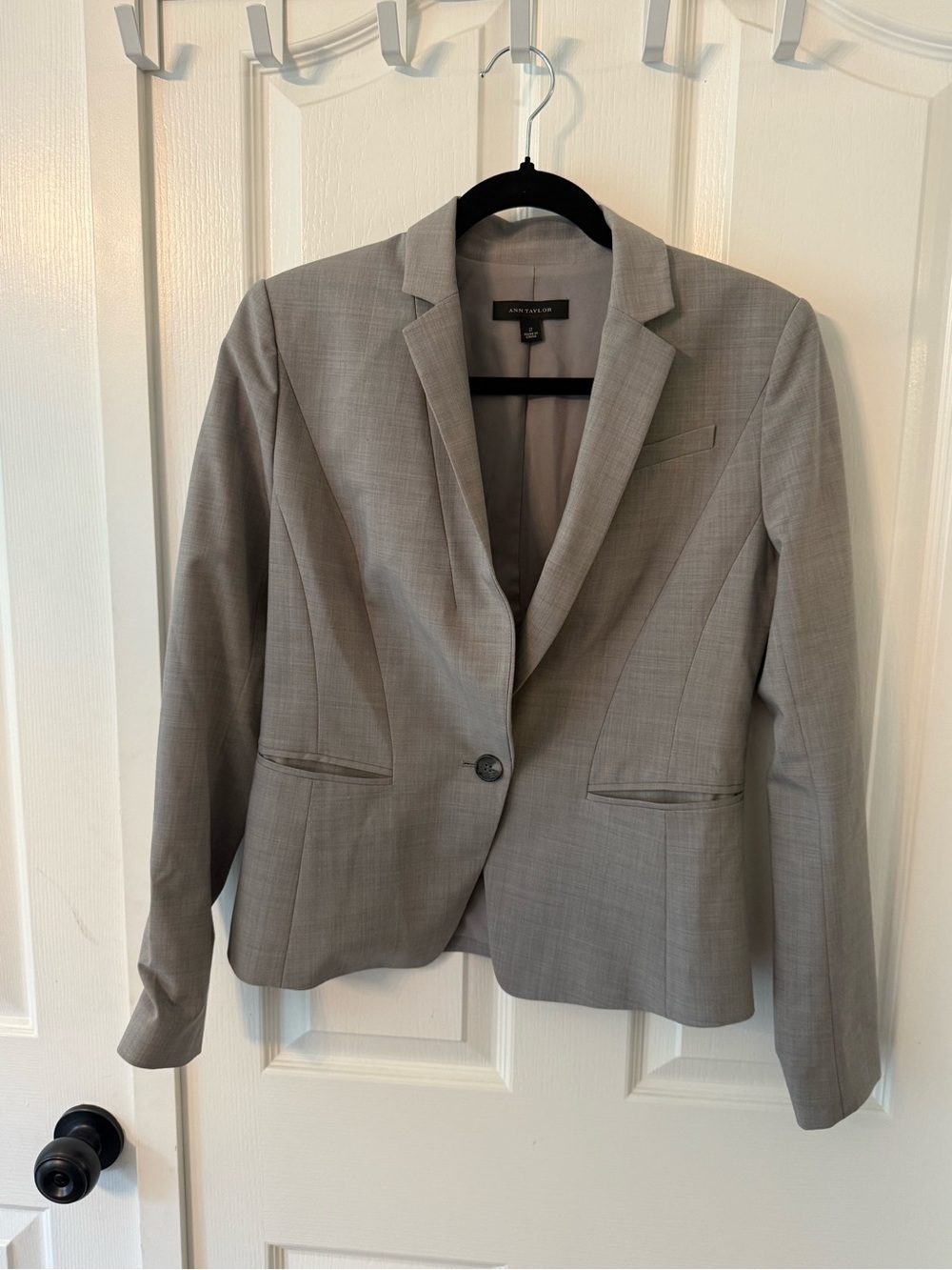Ann Taylor Blazer Size 2 Gray Taupe Tailored Quiet Luxury Workwear Office Chic